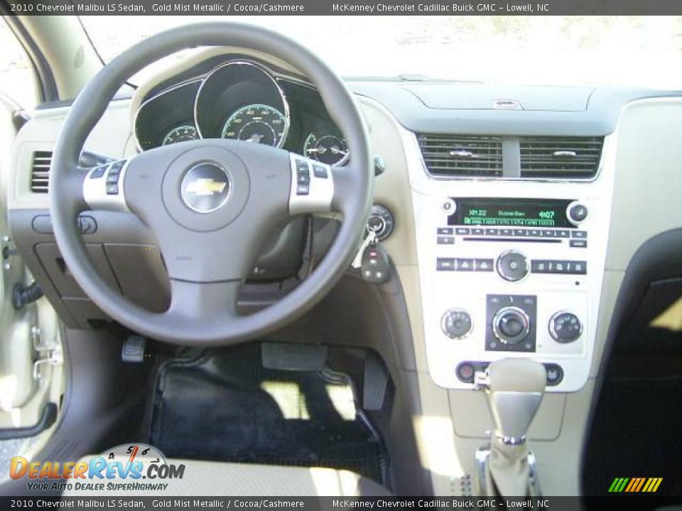 2010 Chevrolet Malibu LS Sedan Gold Mist Metallic / Cocoa/Cashmere Photo #21