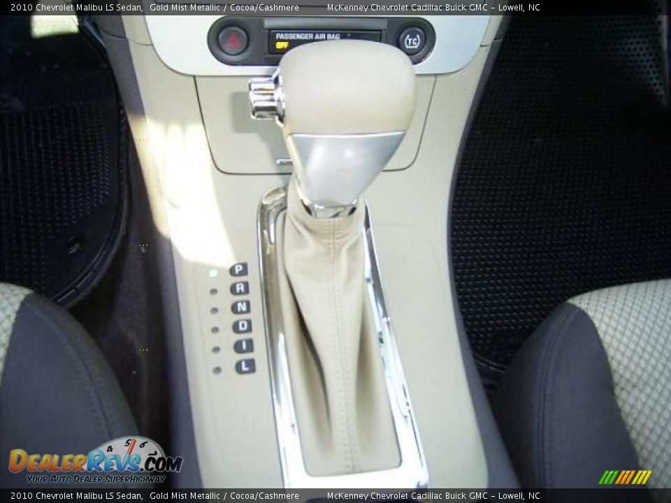 2010 Chevrolet Malibu LS Sedan Gold Mist Metallic / Cocoa/Cashmere Photo #22