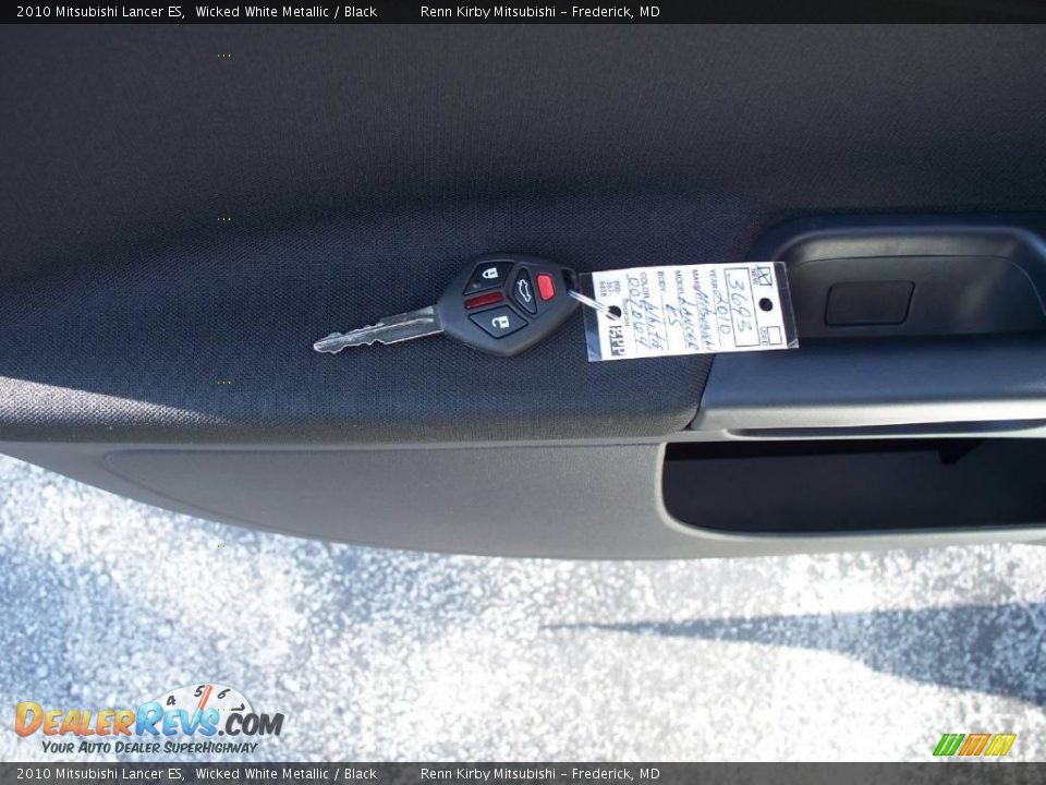 2010 Mitsubishi Lancer ES Wicked White Metallic / Black Photo #4