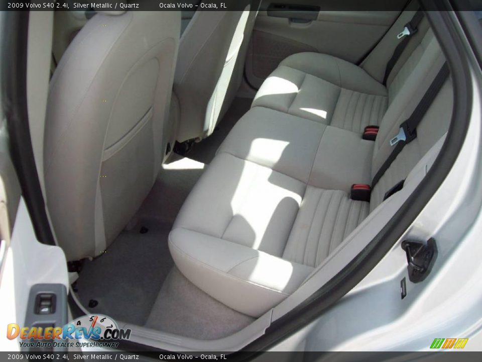 2009 Volvo S40 2.4i Silver Metallic / Quartz Photo #17