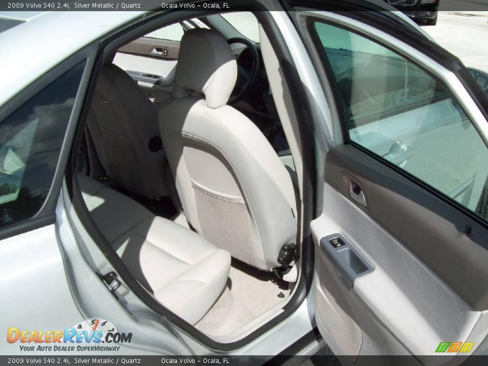 2009 Volvo S40 2.4i Silver Metallic / Quartz Photo #19