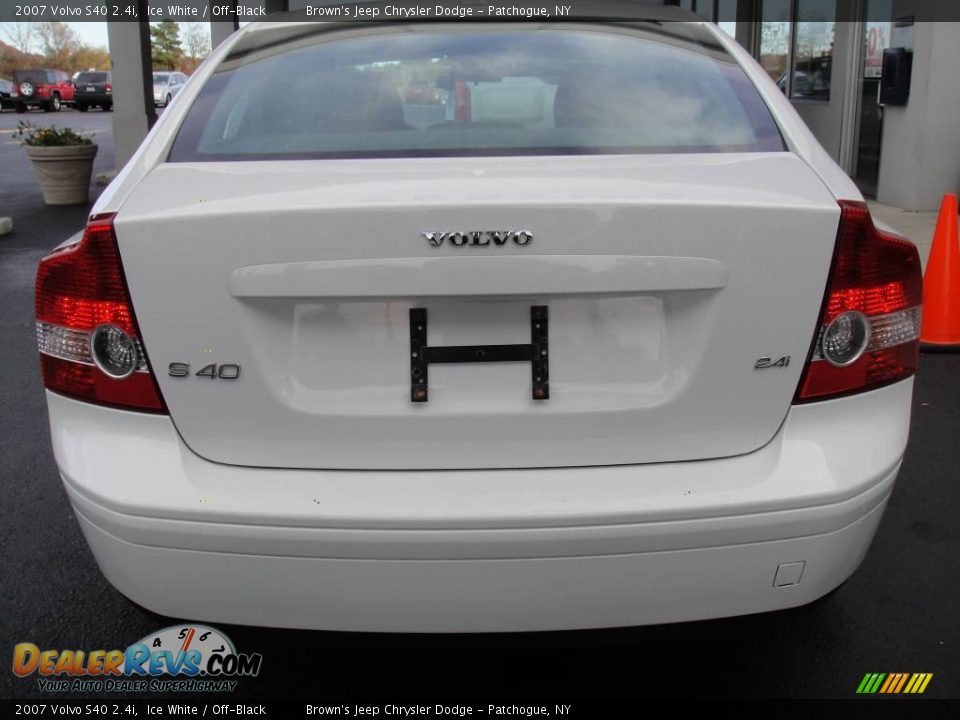 2007 Volvo S40 2.4i Ice White / Off-Black Photo #5