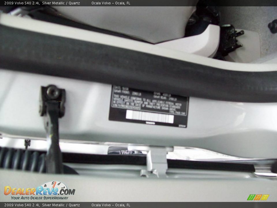 2009 Volvo S40 2.4i Silver Metallic / Quartz Photo #31