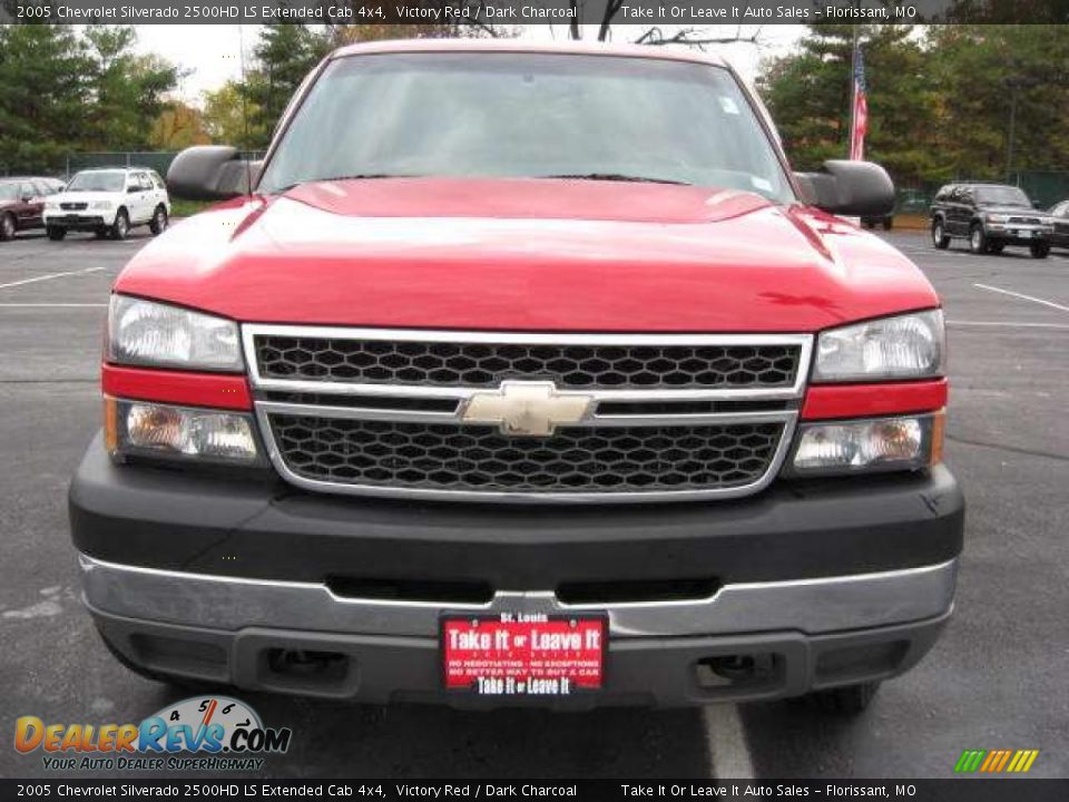 2005 Chevrolet Silverado 2500HD LS Extended Cab 4x4 Victory Red / Dark Charcoal Photo #12