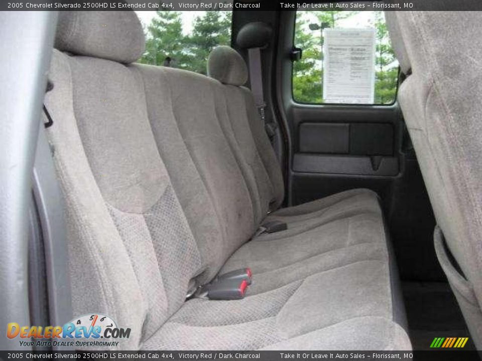 2005 Chevrolet Silverado 2500HD LS Extended Cab 4x4 Victory Red / Dark Charcoal Photo #16