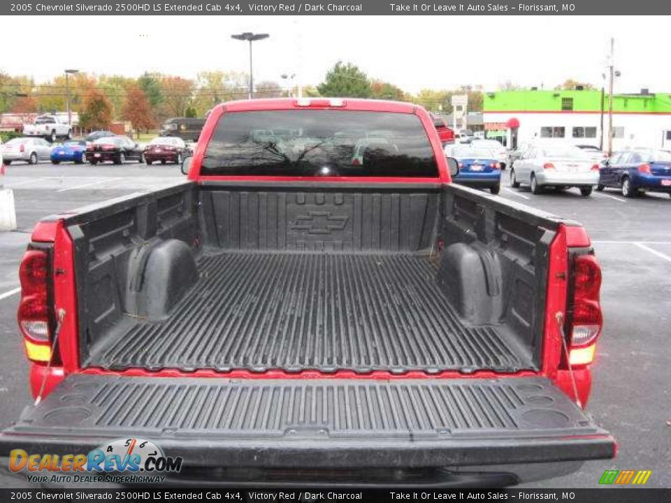 2005 Chevrolet Silverado 2500HD LS Extended Cab 4x4 Victory Red / Dark Charcoal Photo #22