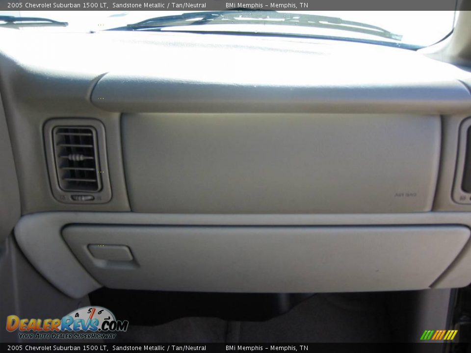 2005 Chevrolet Suburban 1500 LT Sandstone Metallic / Tan/Neutral Photo #16
