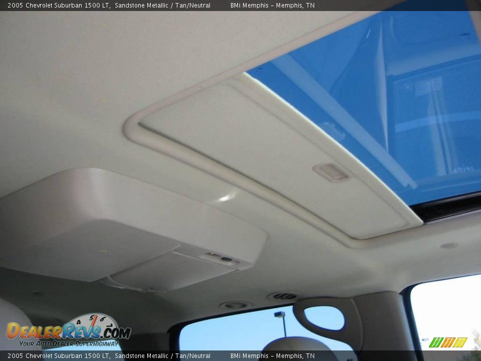 2005 Chevrolet Suburban 1500 LT Sandstone Metallic / Tan/Neutral Photo #19