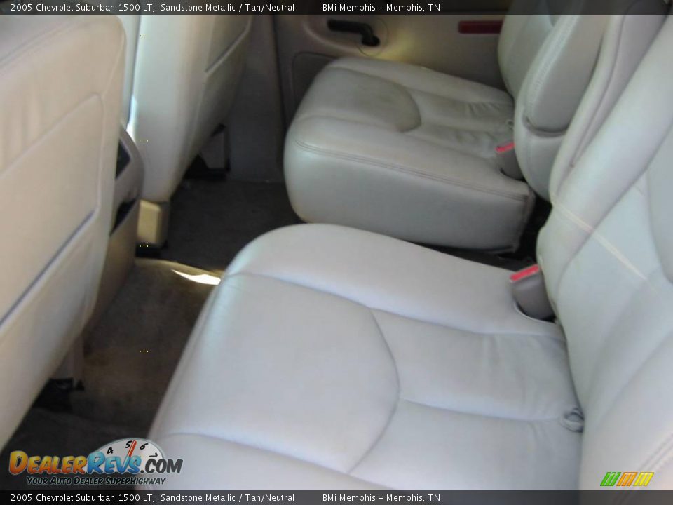 2005 Chevrolet Suburban 1500 LT Sandstone Metallic / Tan/Neutral Photo #20