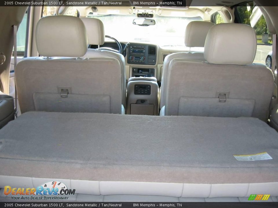 2005 Chevrolet Suburban 1500 LT Sandstone Metallic / Tan/Neutral Photo #24