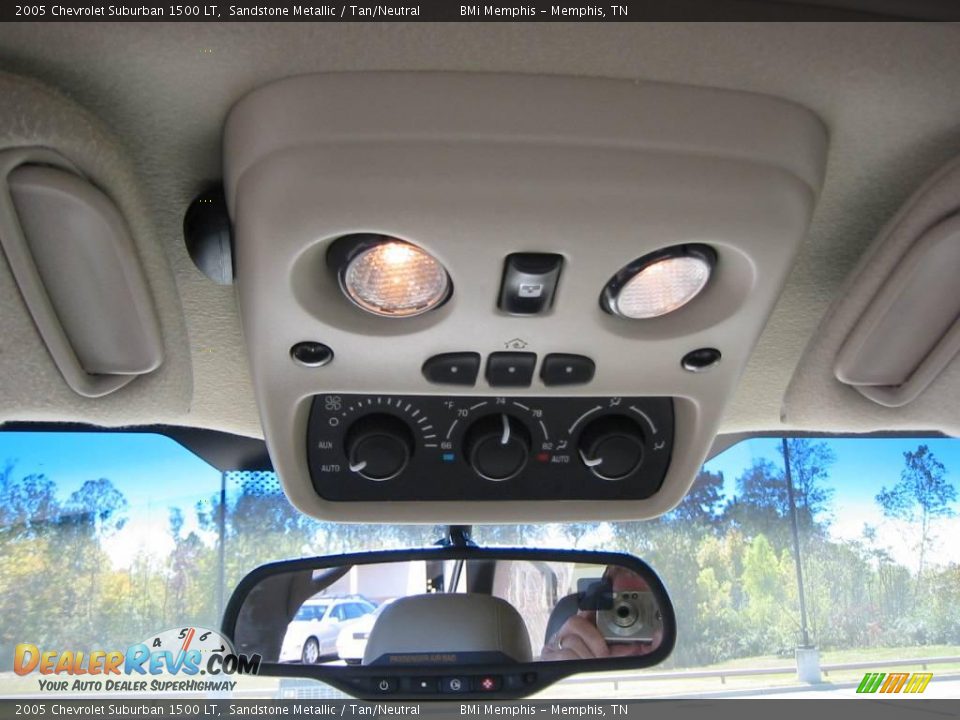 2005 Chevrolet Suburban 1500 LT Sandstone Metallic / Tan/Neutral Photo #26