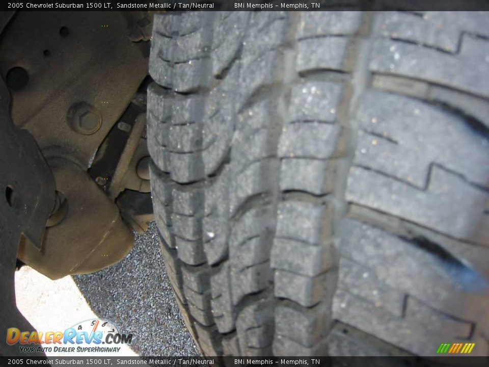 2005 Chevrolet Suburban 1500 LT Sandstone Metallic / Tan/Neutral Photo #28