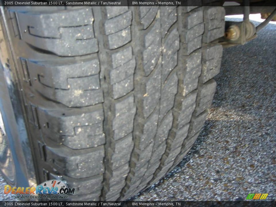 2005 Chevrolet Suburban 1500 LT Sandstone Metallic / Tan/Neutral Photo #29
