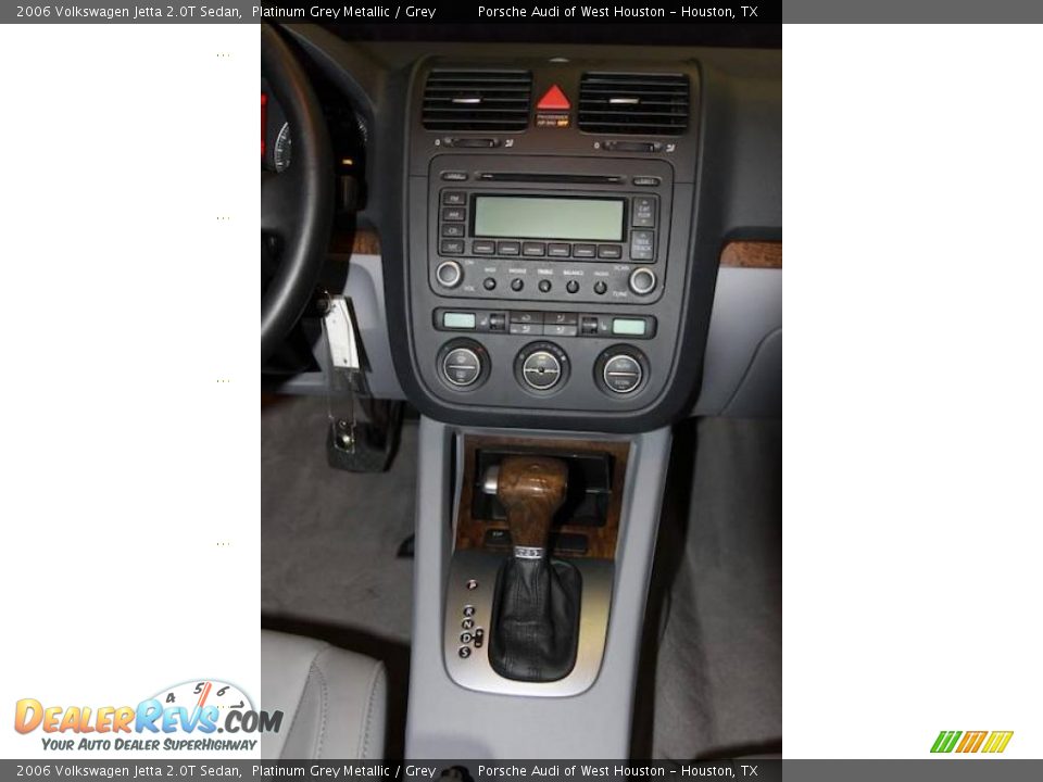 2006 Volkswagen Jetta 2.0T Sedan Platinum Grey Metallic / Grey Photo #11