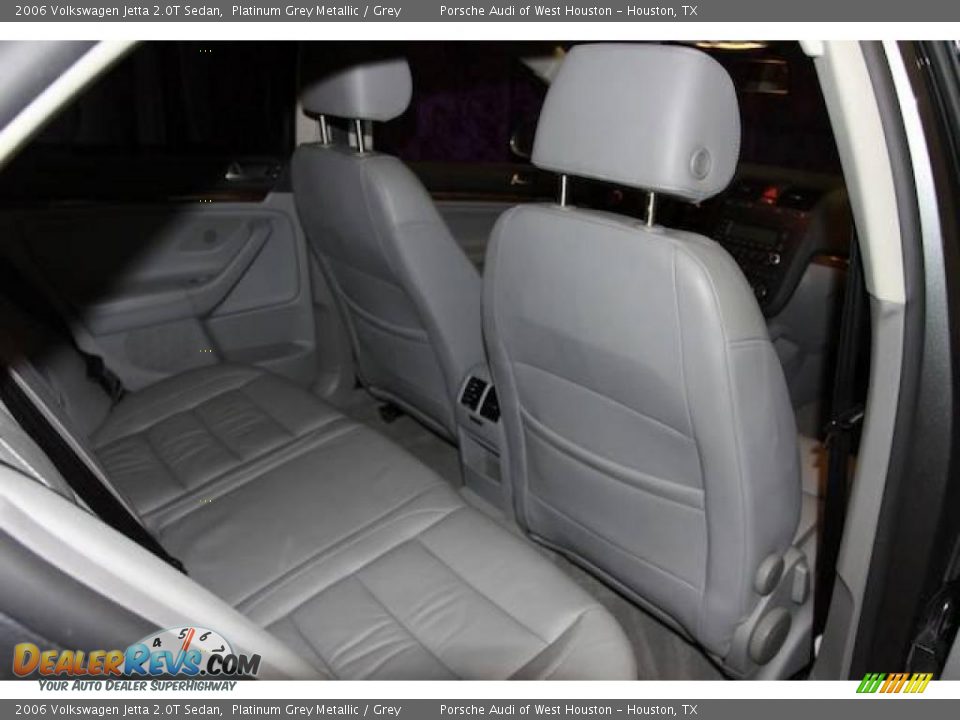2006 Volkswagen Jetta 2.0T Sedan Platinum Grey Metallic / Grey Photo #17