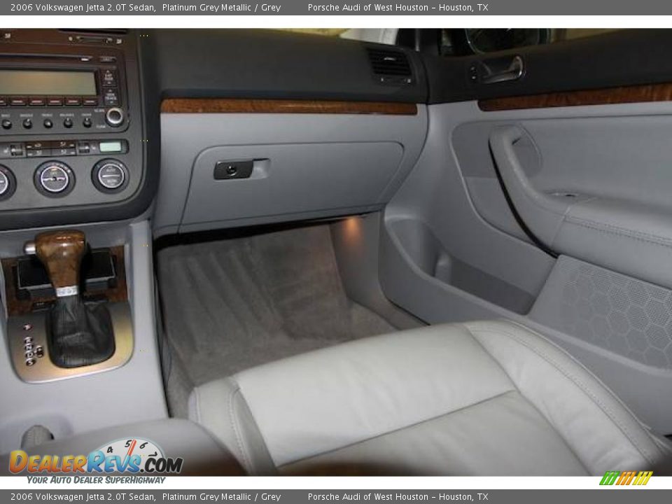 2006 Volkswagen Jetta 2.0T Sedan Platinum Grey Metallic / Grey Photo #22