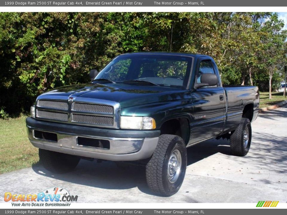 1999 Dodge Ram 2500 ST Regular Cab 4x4 Emerald Green Pearl / Mist Gray Photo #1