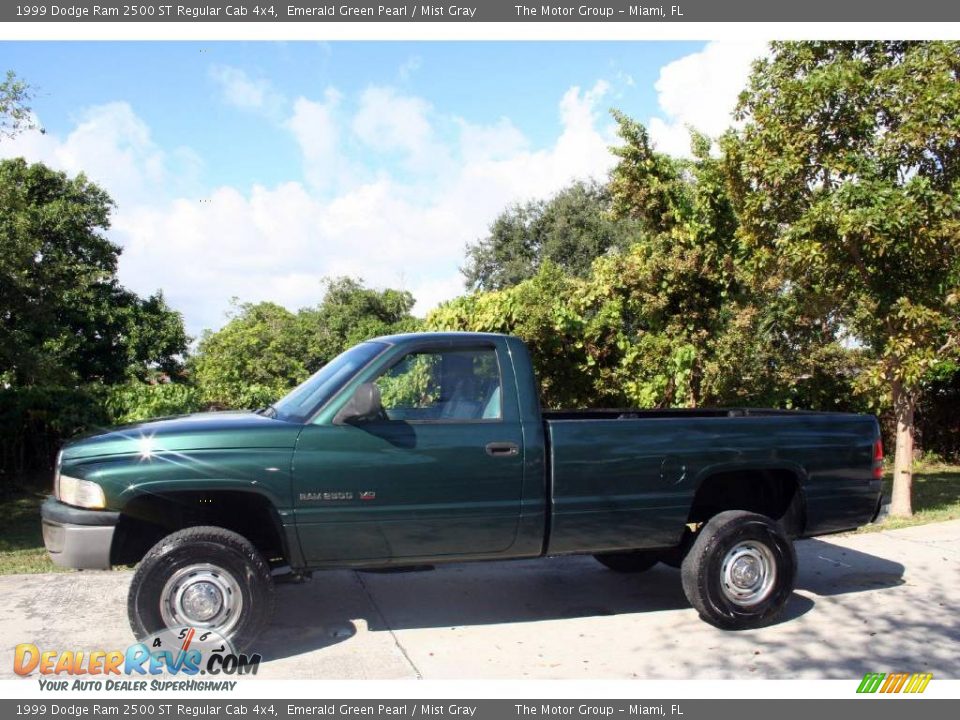 1999 Dodge Ram 2500 ST Regular Cab 4x4 Emerald Green Pearl / Mist Gray Photo #4