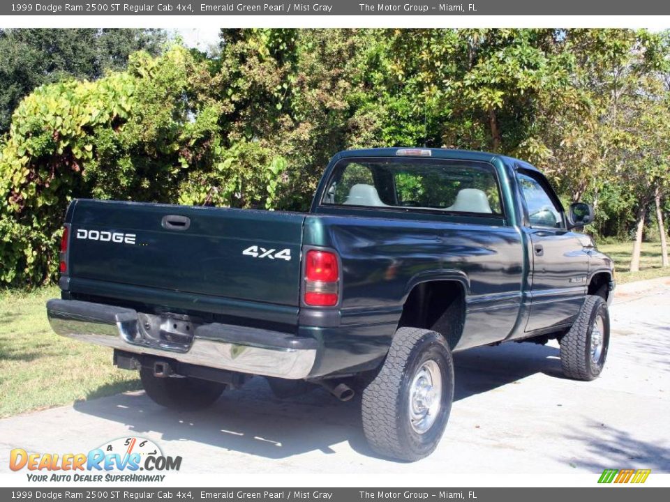 1999 Dodge Ram 2500 ST Regular Cab 4x4 Emerald Green Pearl / Mist Gray Photo #11