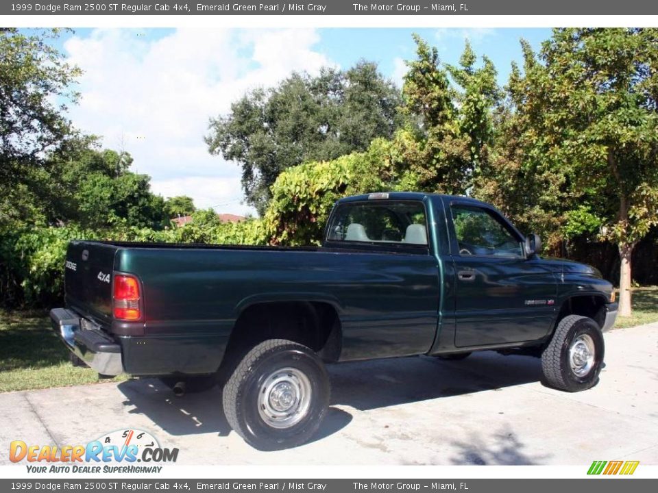 1999 Dodge Ram 2500 ST Regular Cab 4x4 Emerald Green Pearl / Mist Gray Photo #13