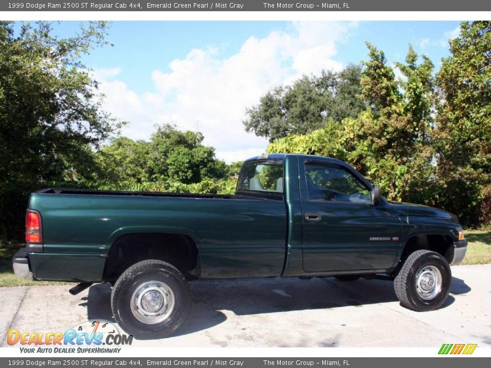 1999 Dodge Ram 2500 ST Regular Cab 4x4 Emerald Green Pearl / Mist Gray Photo #14