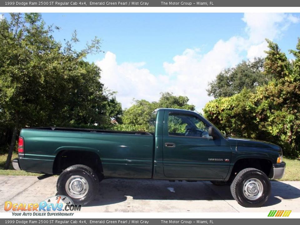 1999 Dodge Ram 2500 ST Regular Cab 4x4 Emerald Green Pearl / Mist Gray Photo #15