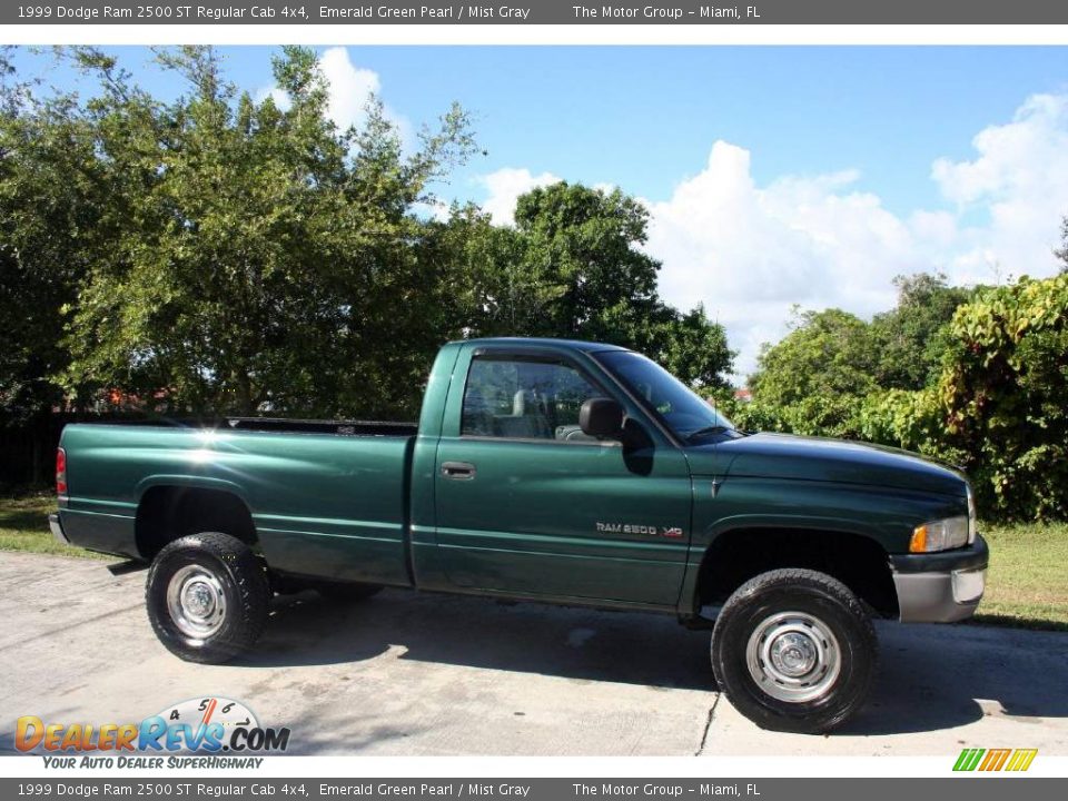 1999 Dodge Ram 2500 ST Regular Cab 4x4 Emerald Green Pearl / Mist Gray Photo #16