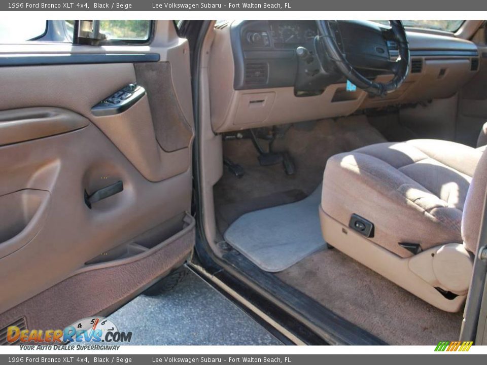 1996 Ford Bronco XLT 4x4 Black / Beige Photo #12