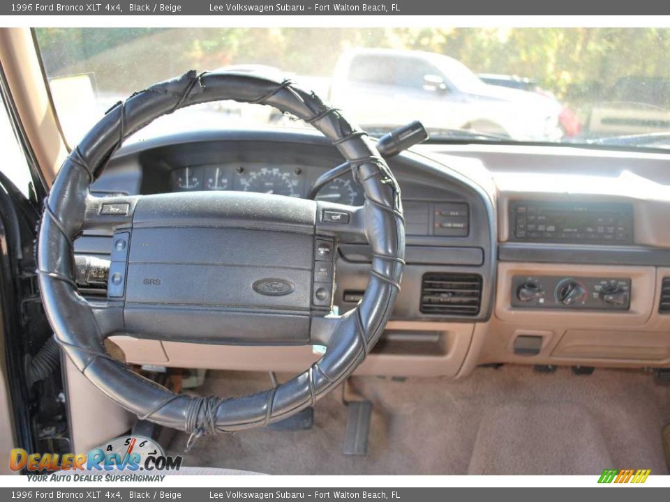 1996 Ford Bronco XLT 4x4 Black / Beige Photo #16