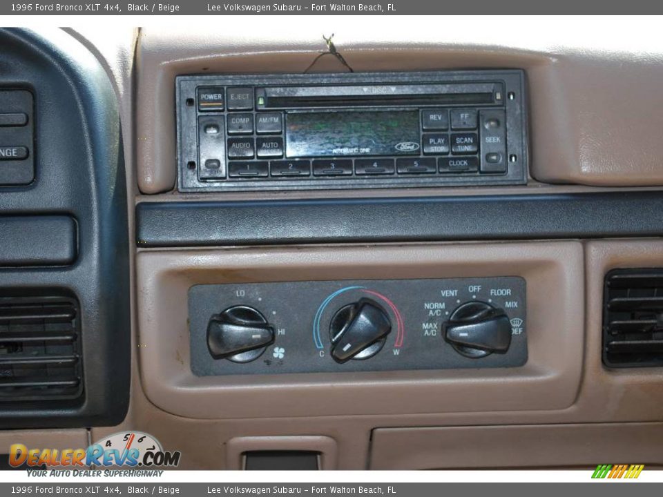 1996 Ford Bronco XLT 4x4 Black / Beige Photo #18