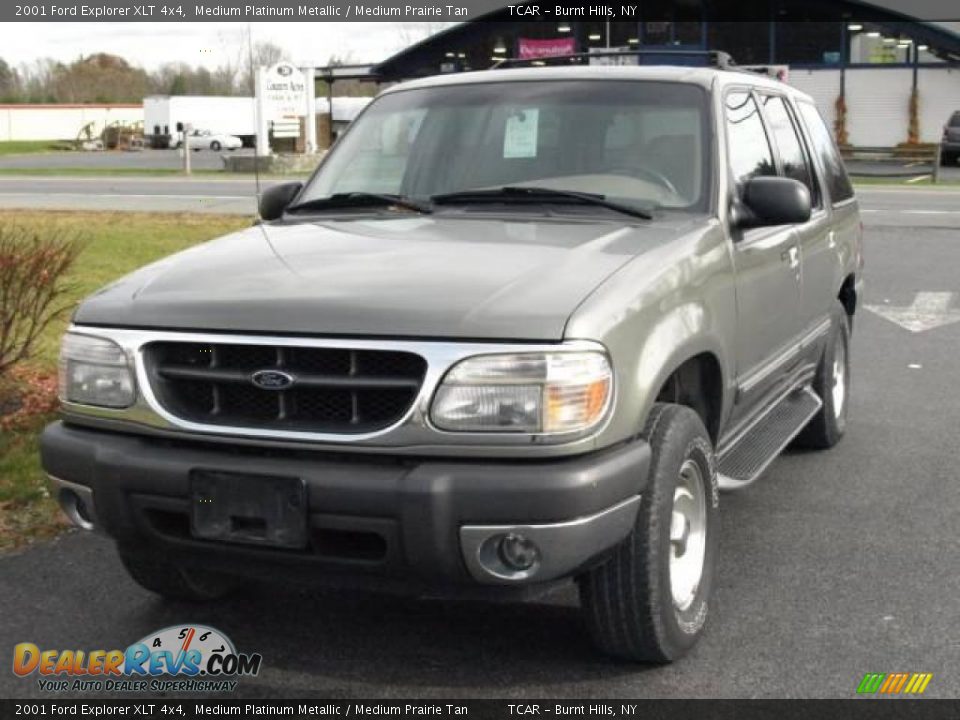 2001 Ford Explorer XLT 4x4 Medium Platinum Metallic / Medium Prairie Tan Photo #2