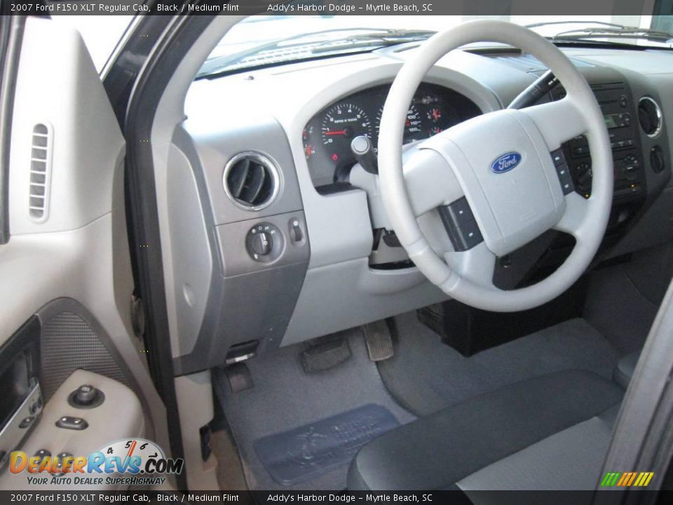 2007 Ford F150 XLT Regular Cab Black / Medium Flint Photo #15