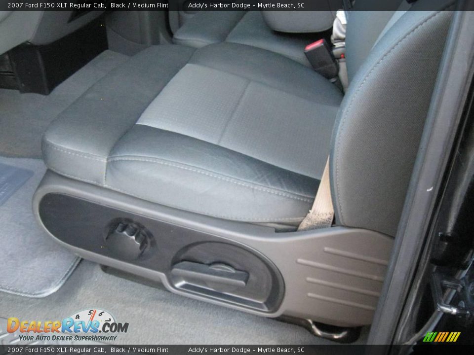 2007 Ford F150 XLT Regular Cab Black / Medium Flint Photo #17