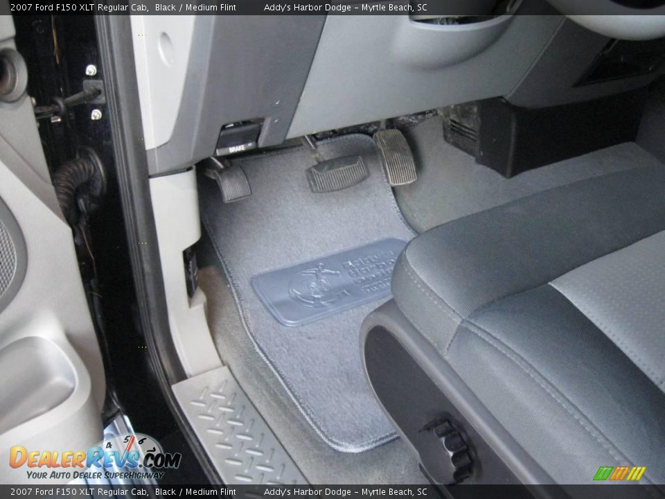 2007 Ford F150 XLT Regular Cab Black / Medium Flint Photo #18