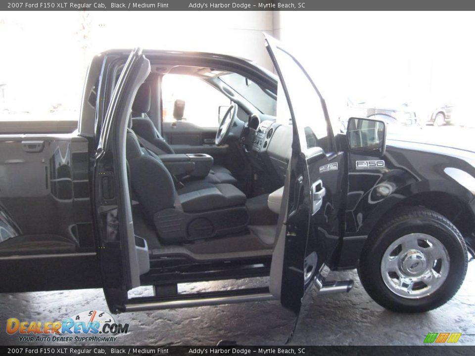 2007 Ford F150 XLT Regular Cab Black / Medium Flint Photo #21