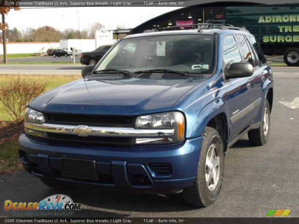 2005 Chevrolet TrailBlazer LS 4x4 Superior Blue Metallic / Light Gray Photo #2