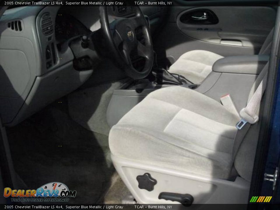 2005 Chevrolet TrailBlazer LS 4x4 Superior Blue Metallic / Light Gray Photo #7