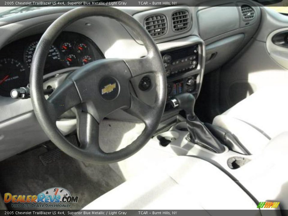 2005 Chevrolet TrailBlazer LS 4x4 Superior Blue Metallic / Light Gray Photo #8