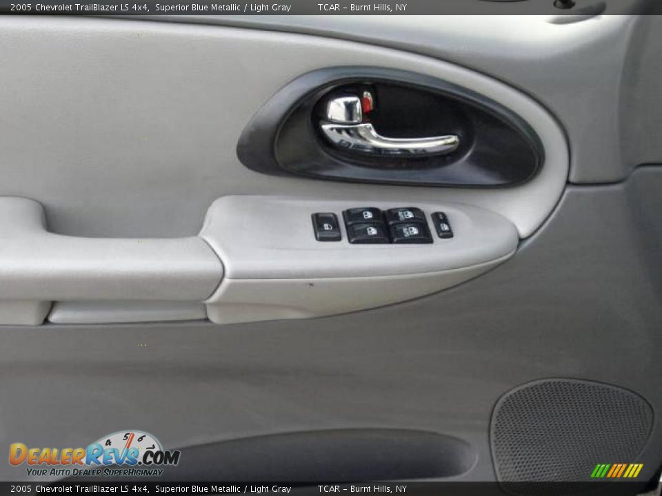 2005 Chevrolet TrailBlazer LS 4x4 Superior Blue Metallic / Light Gray Photo #10