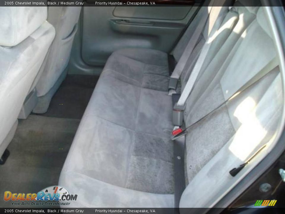 2005 Chevrolet Impala Black / Medium Gray Photo #9