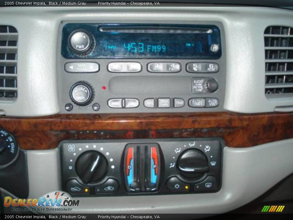 2005 Chevrolet Impala Black / Medium Gray Photo #12