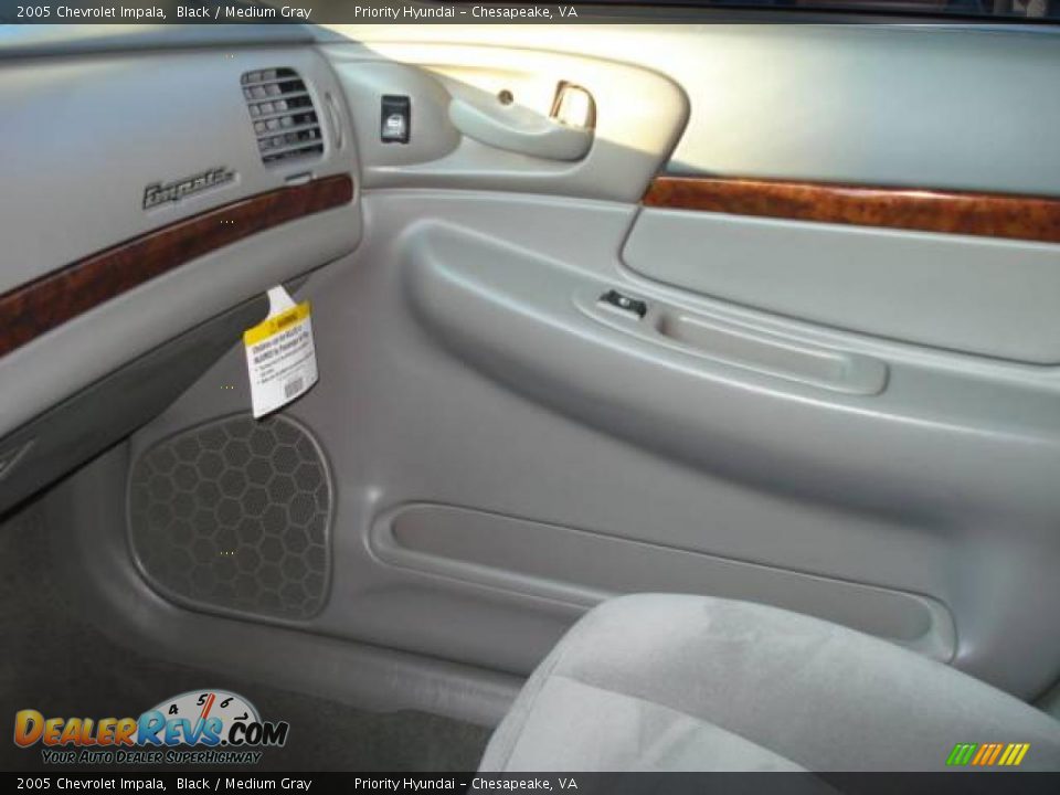 2005 Chevrolet Impala Black / Medium Gray Photo #13