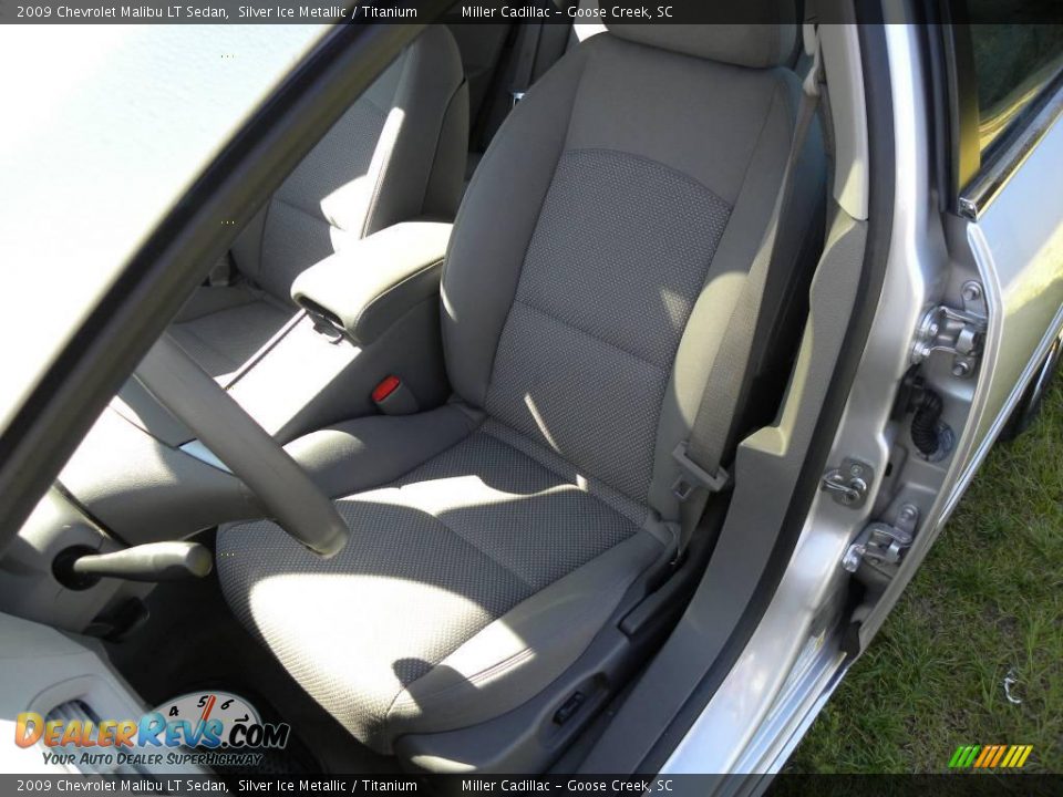 2009 Chevrolet Malibu LT Sedan Silver Ice Metallic / Titanium Photo #5