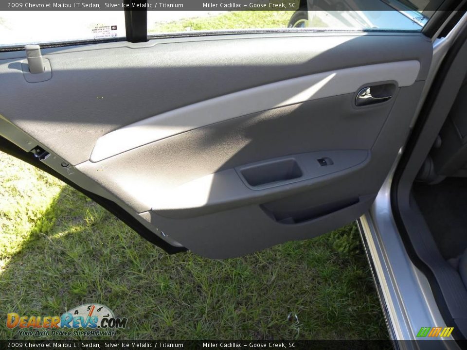 2009 Chevrolet Malibu LT Sedan Silver Ice Metallic / Titanium Photo #8
