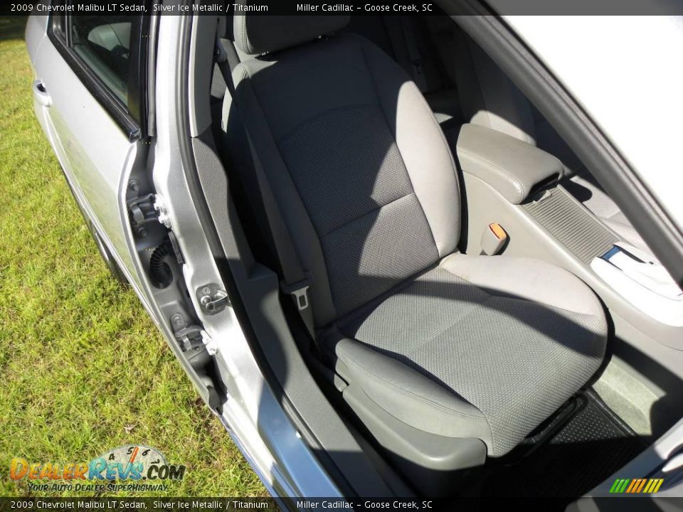 2009 Chevrolet Malibu LT Sedan Silver Ice Metallic / Titanium Photo #9