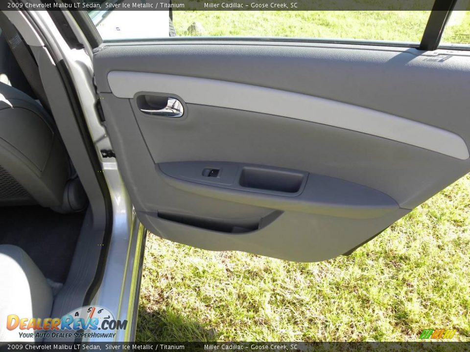 2009 Chevrolet Malibu LT Sedan Silver Ice Metallic / Titanium Photo #12