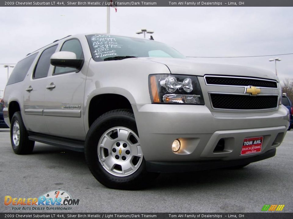 2009 Chevrolet Suburban LT 4x4 Silver Birch Metallic / Light Titanium/Dark Titanium Photo #1