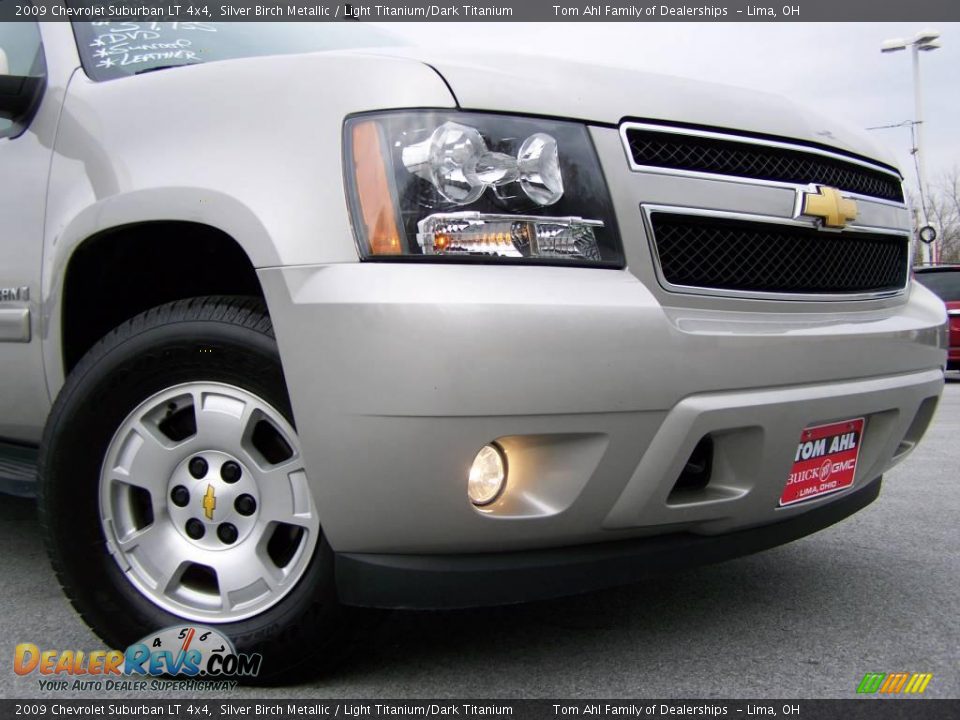 2009 Chevrolet Suburban LT 4x4 Silver Birch Metallic / Light Titanium/Dark Titanium Photo #2