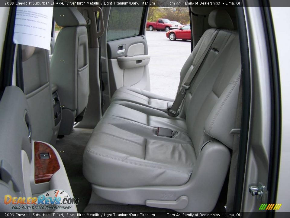 2009 Chevrolet Suburban LT 4x4 Silver Birch Metallic / Light Titanium/Dark Titanium Photo #10