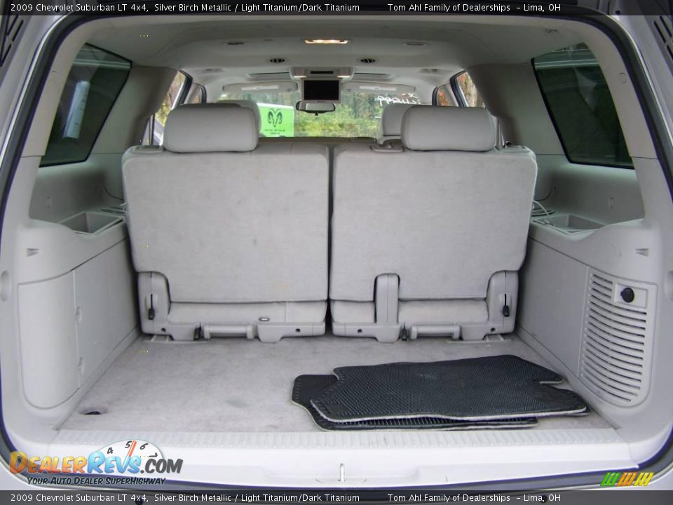 2009 Chevrolet Suburban LT 4x4 Silver Birch Metallic / Light Titanium/Dark Titanium Photo #11